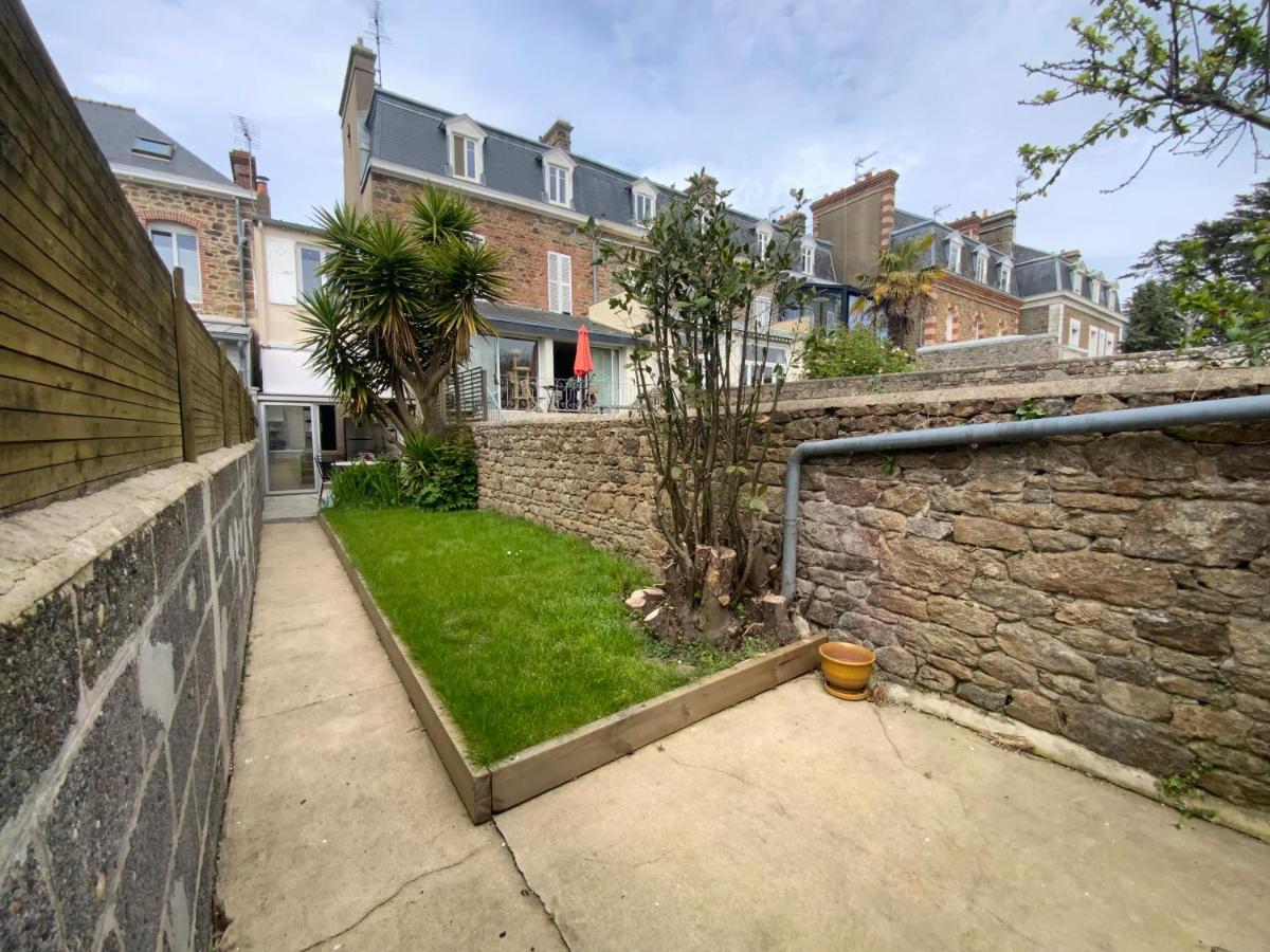 Maison bord de mer   Le Bateau IvRe  Saint-Malo Extérieur photo