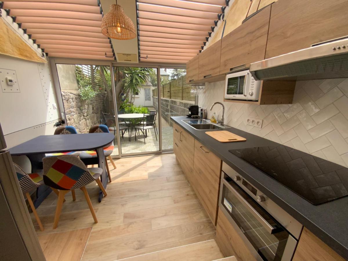 Maison bord de mer   Le Bateau IvRe  Saint-Malo Extérieur photo